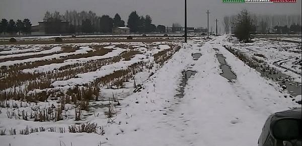  UI058-The snow in the car - Foot Licking